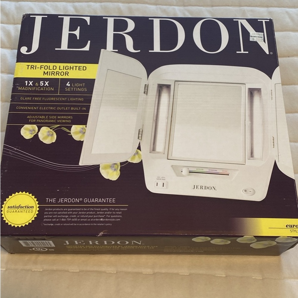 Jerdon White Tri-Fold Lighted Vanity Mirror